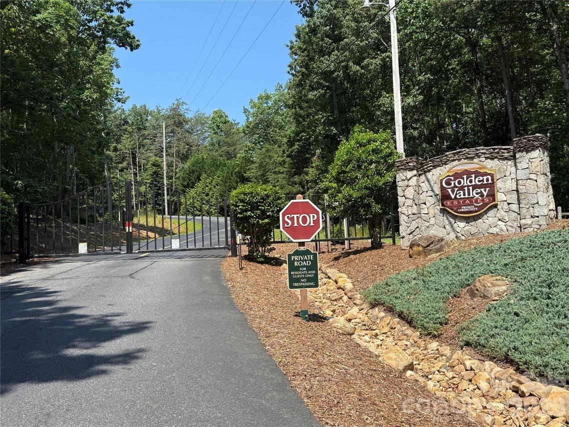 27 Mountain Lookout Dr., Bostic, NC 28018