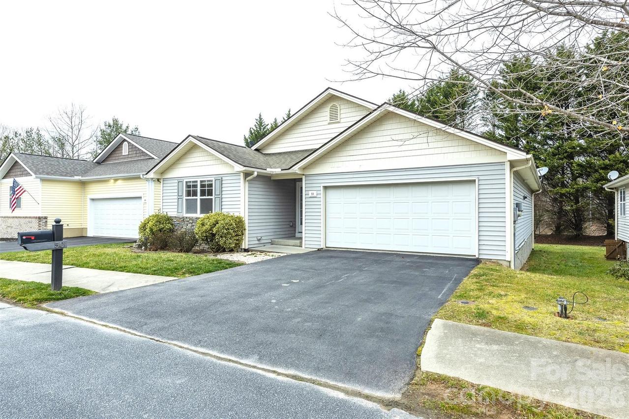 50 Clear Creekside Dr., Hendersonville, NC 28792