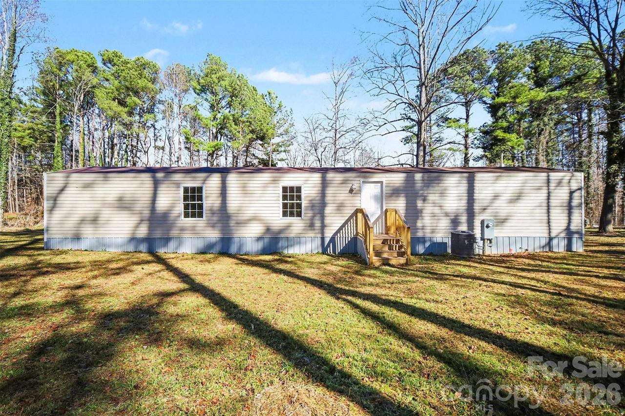 114 Woodberry Dr., Cherryville, NC 28021