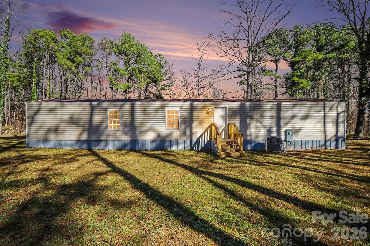 114 Woodberry Dr., Cherryville, NC 28021