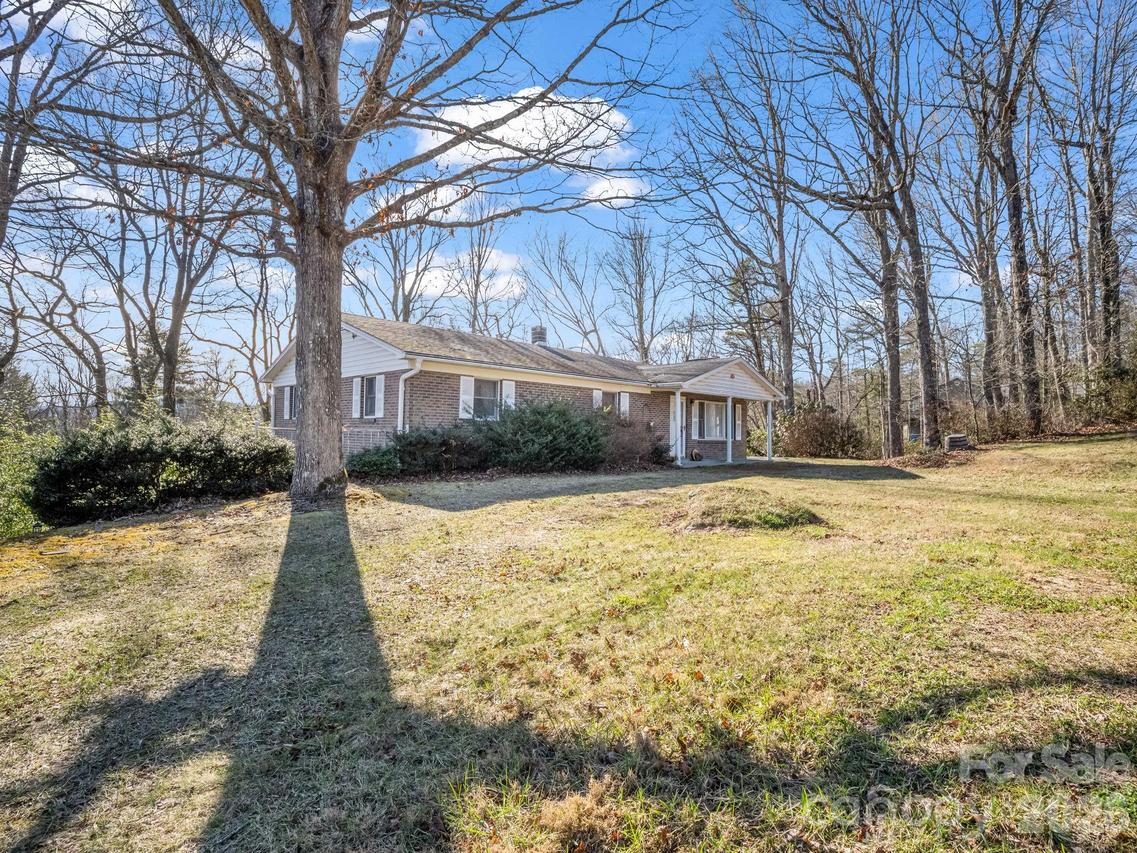 755 Mount Olivet Rd., Zirconia, NC 28790