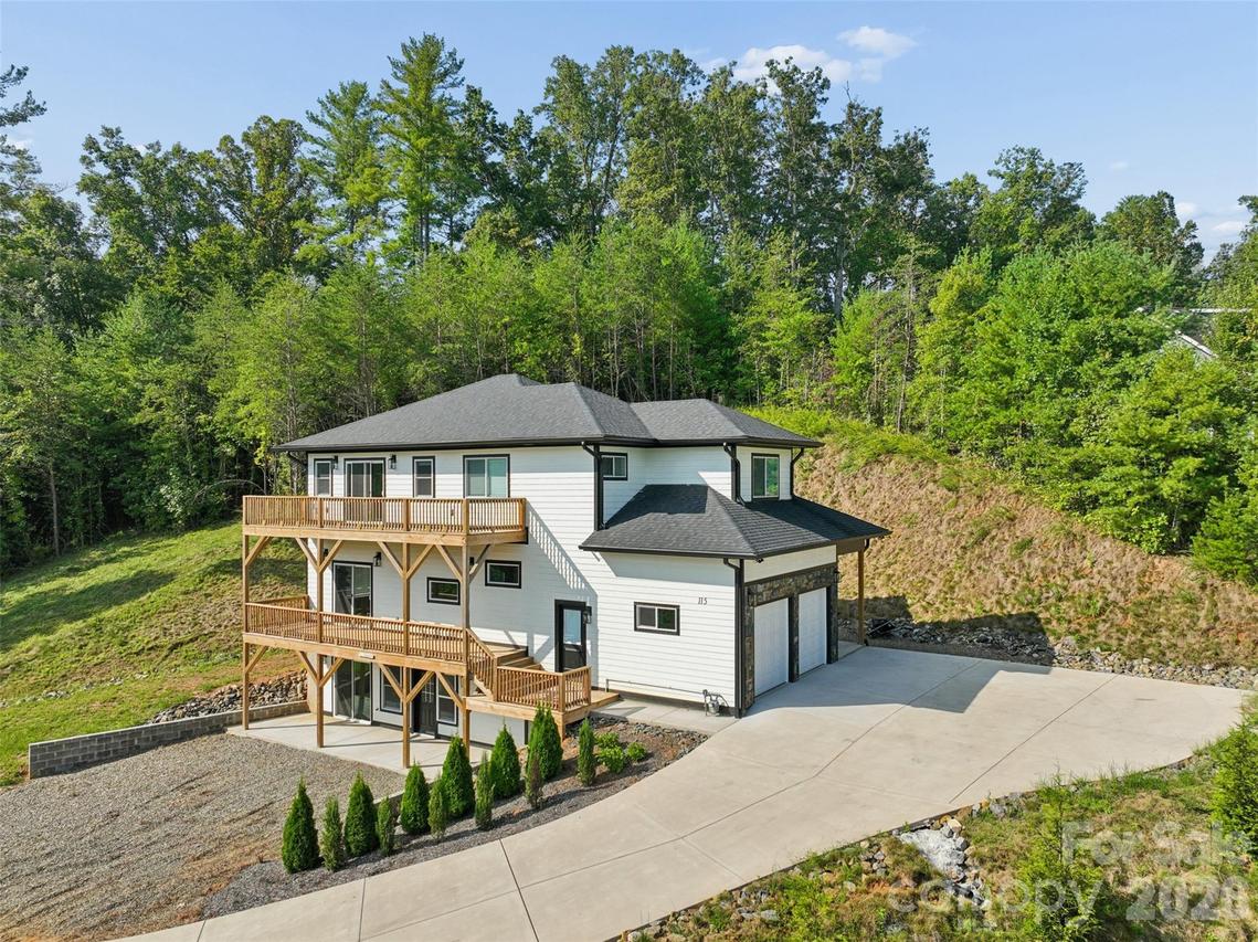 115 Nader Ave., Weaverville, NC 28787