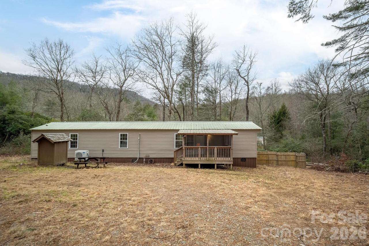 310 Sassafras Gap Ln., Brevard, NC 28712