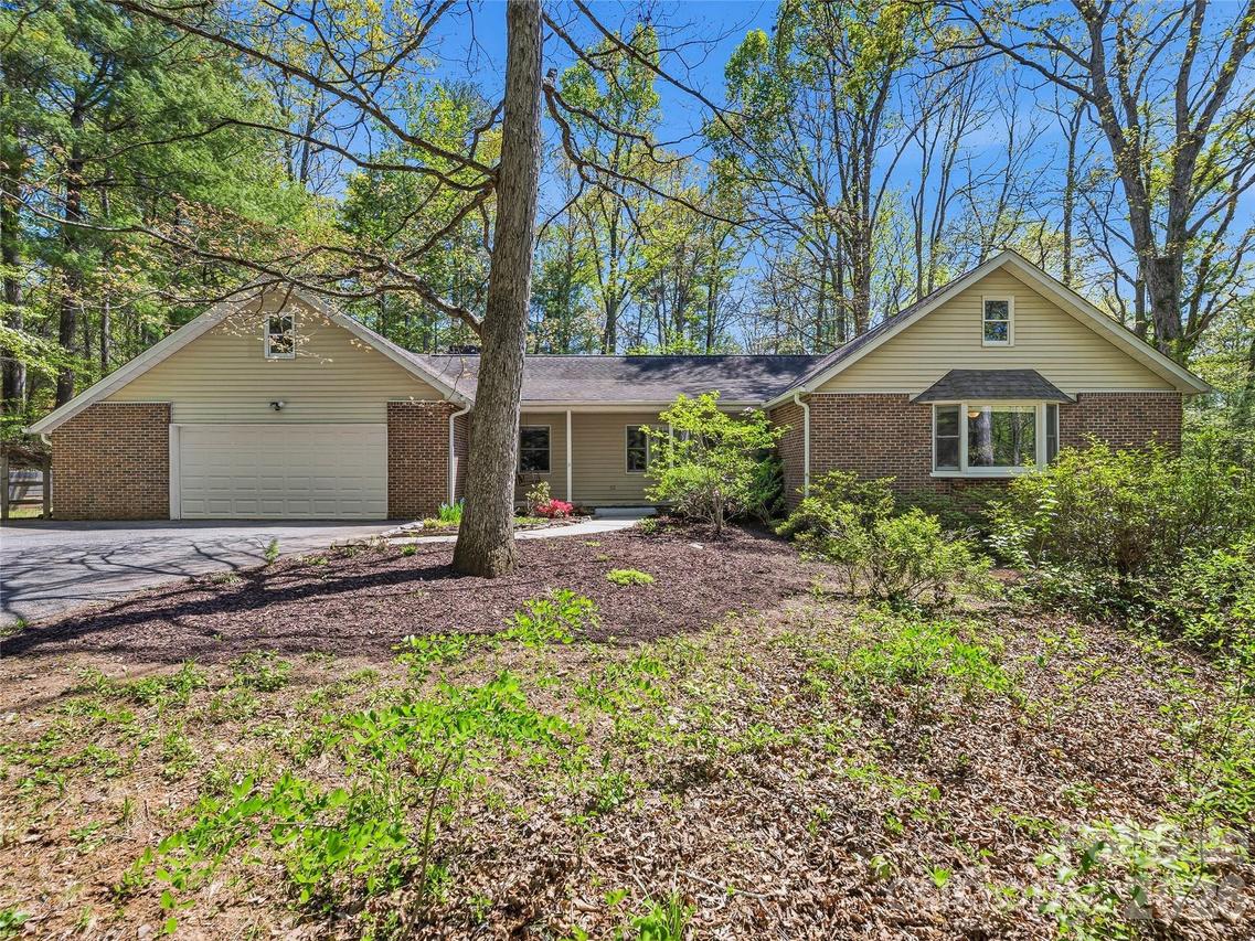 45 Sleepy Hollow Dr., Asheville, NC 28805