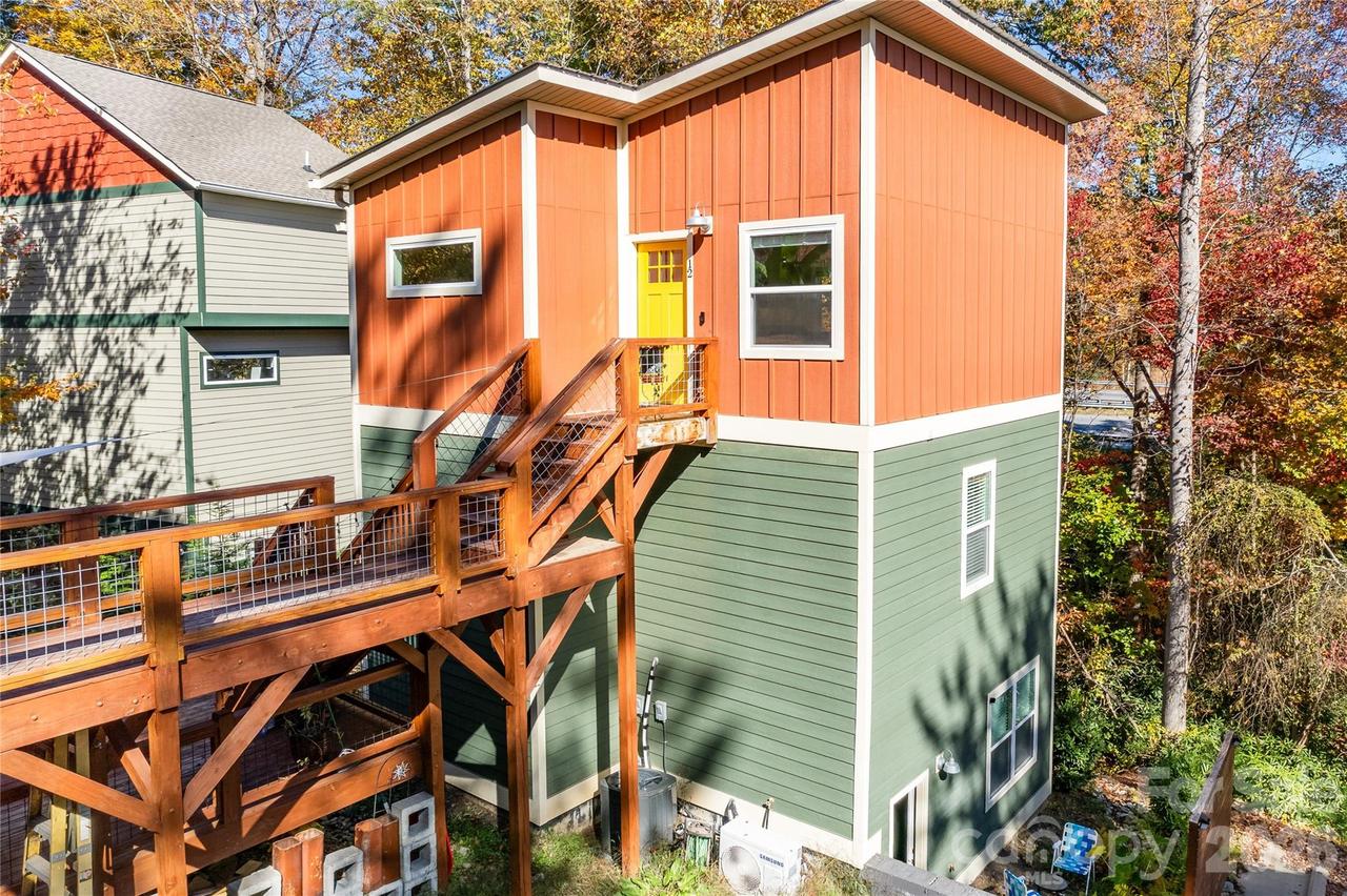 12 Crestwood Ln., Candler, NC 28715