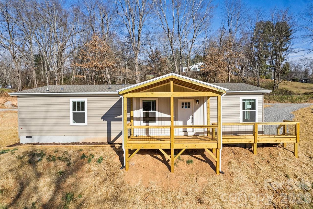 77 Geiranger Dr., Clyde, NC 28721
