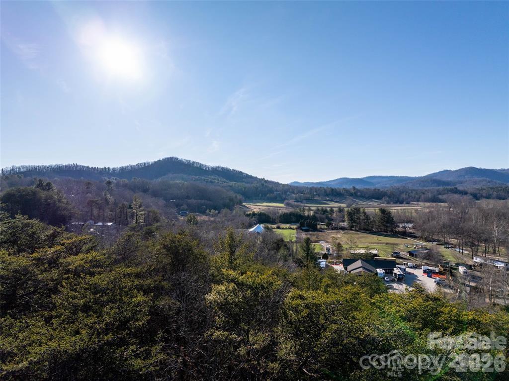 477 Rowland Rd., Swannanoa, NC 28778