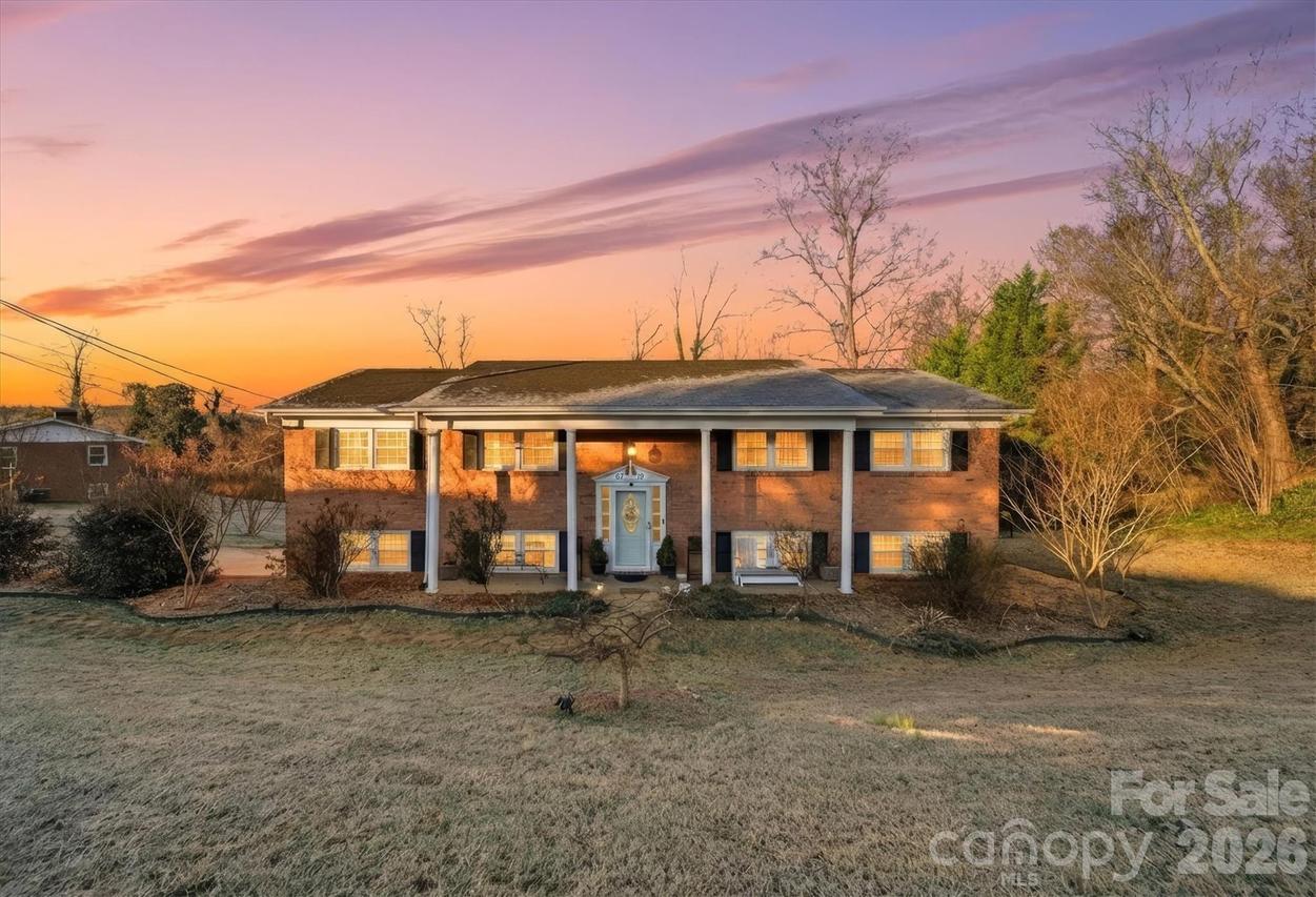 6719 Lakeview Ter., Hickory, NC 28601