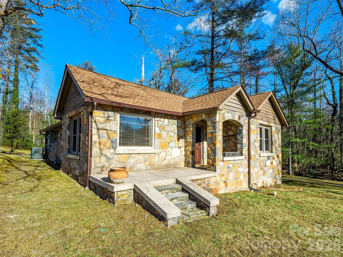 104 Campground Rd., Hendersonville, NC 28791