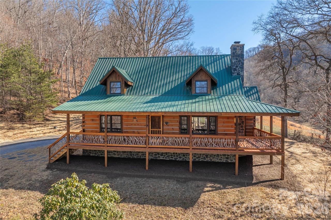 706 Ramble Ln., Canton, NC 28716