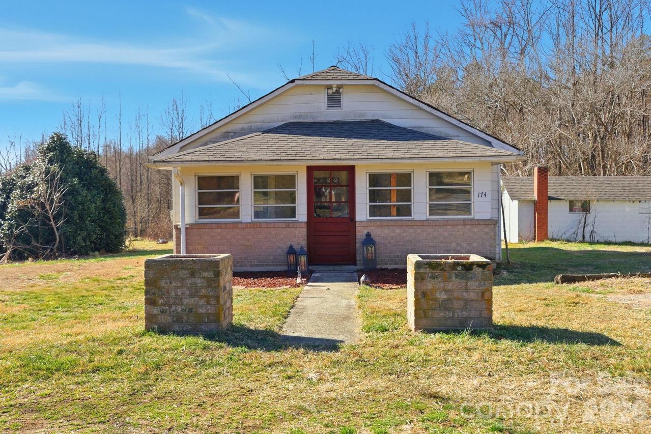 174 Shumate Ln., North Wilkesboro, NC 28659