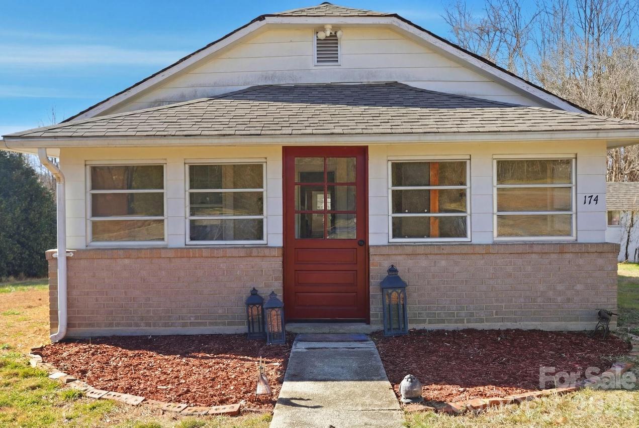 174 Shumate Ln., North Wilkesboro, NC 28659