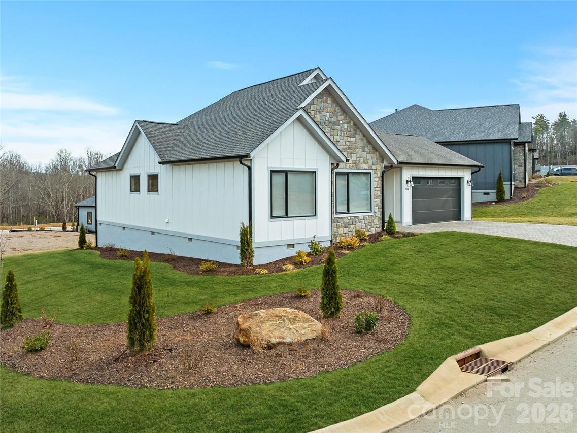 304 Avery Trail Dr., Arden, NC 28704