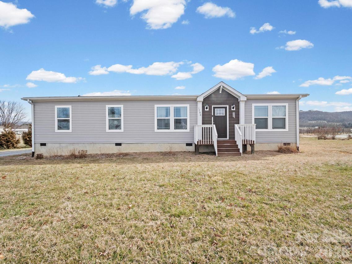 1796 Pilot Mountain Rd., Hendersonville, NC 28792