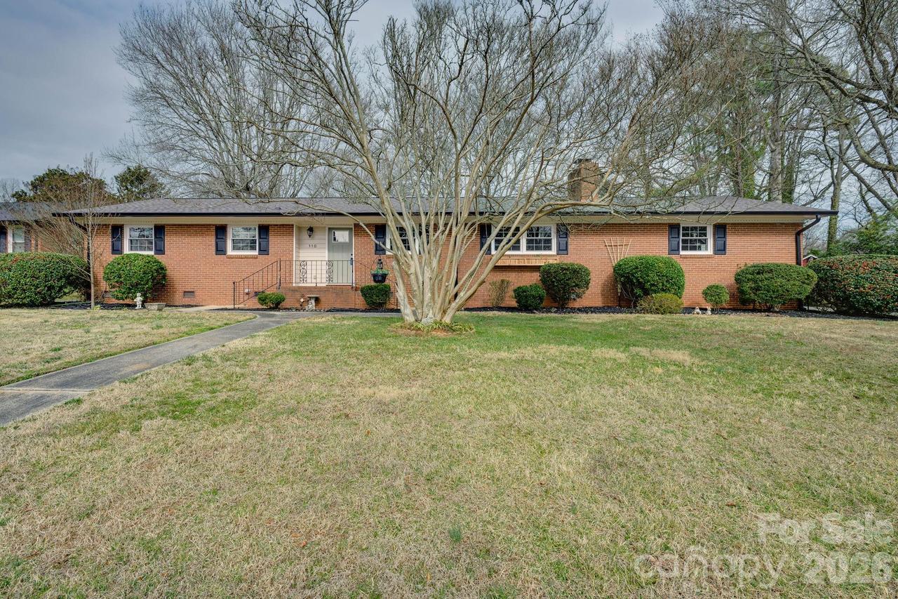 110 Scottsmoor Dr., Charlotte, NC 28214