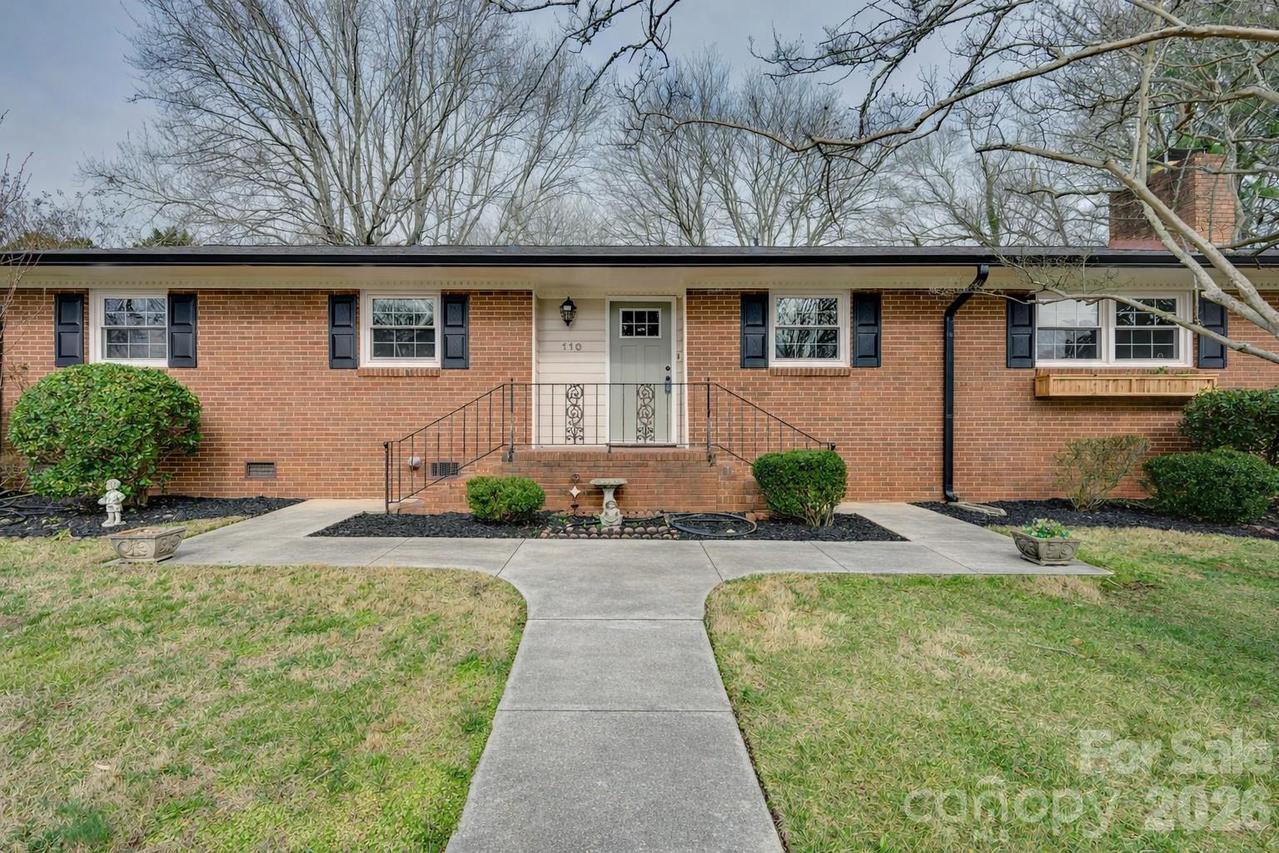 110 Scottsmoor Dr., Charlotte, NC 28214
