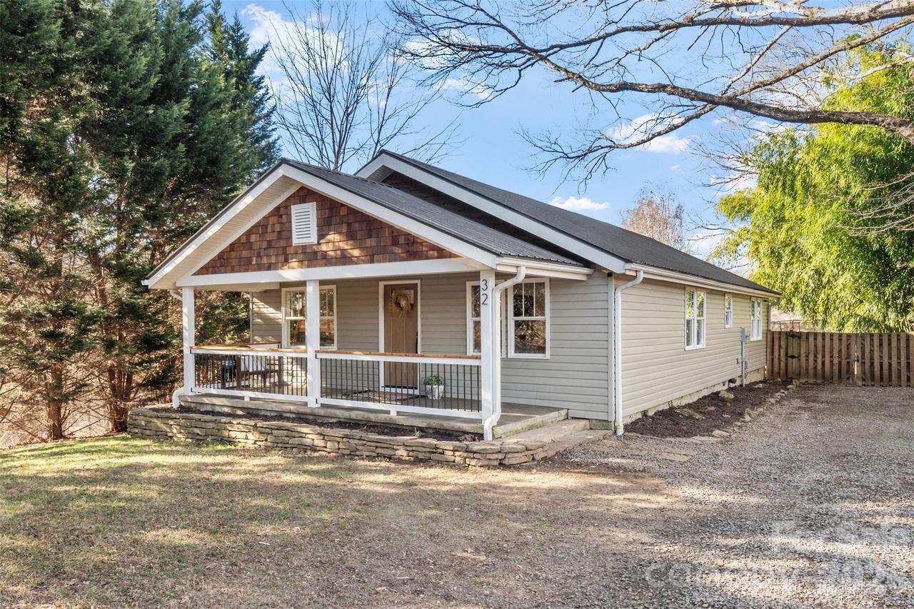 32 Youngs Cove Rd., Candler, NC 28715