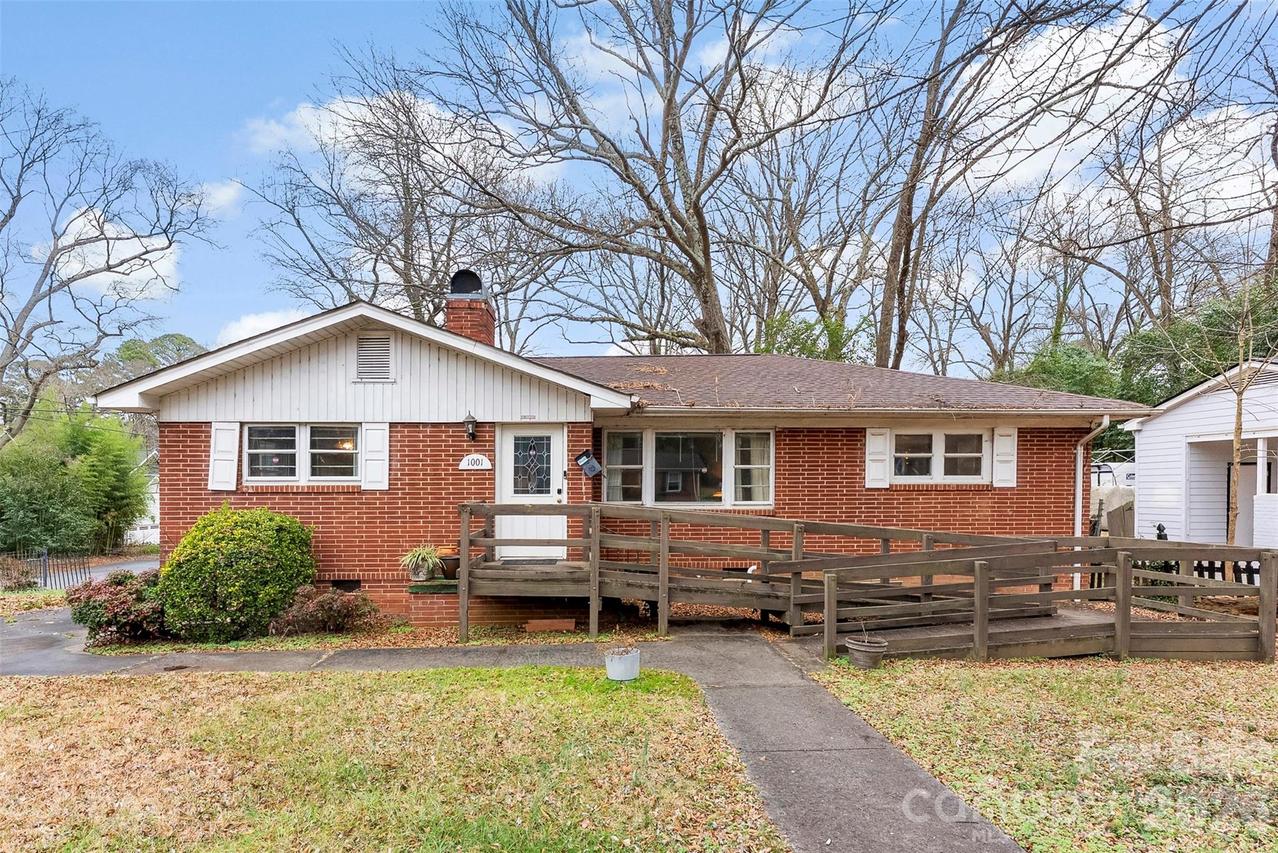 1001 Crestmere St., Charlotte, NC 28208