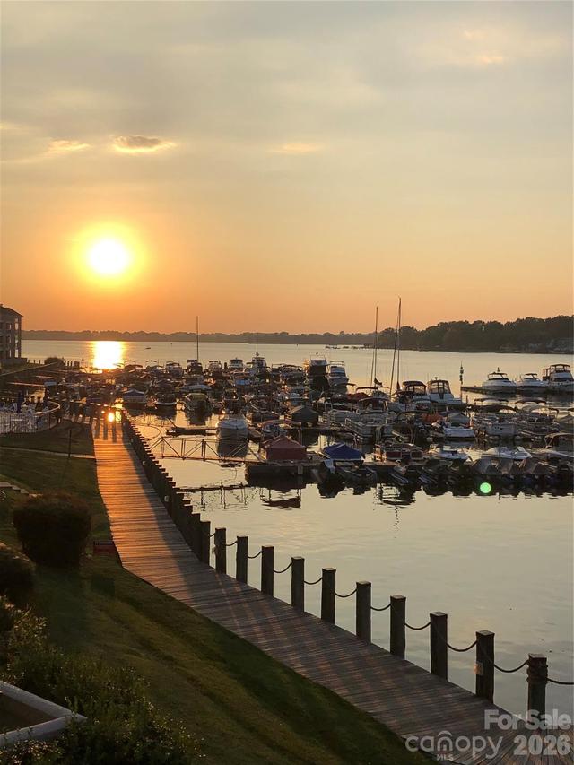 18789 Vineyard Point Ln., Cornelius, NC 28031