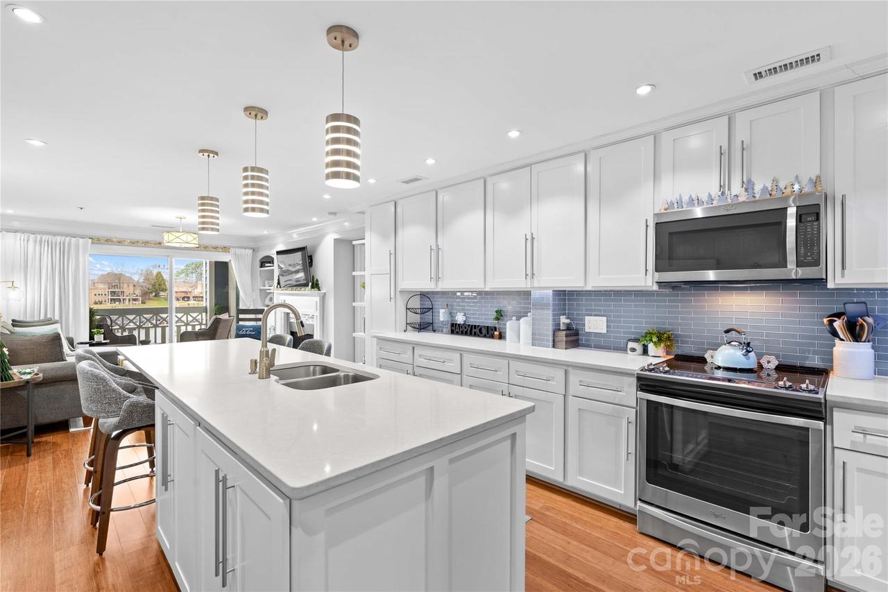 18789 Vineyard Point Ln., Cornelius, NC 28031