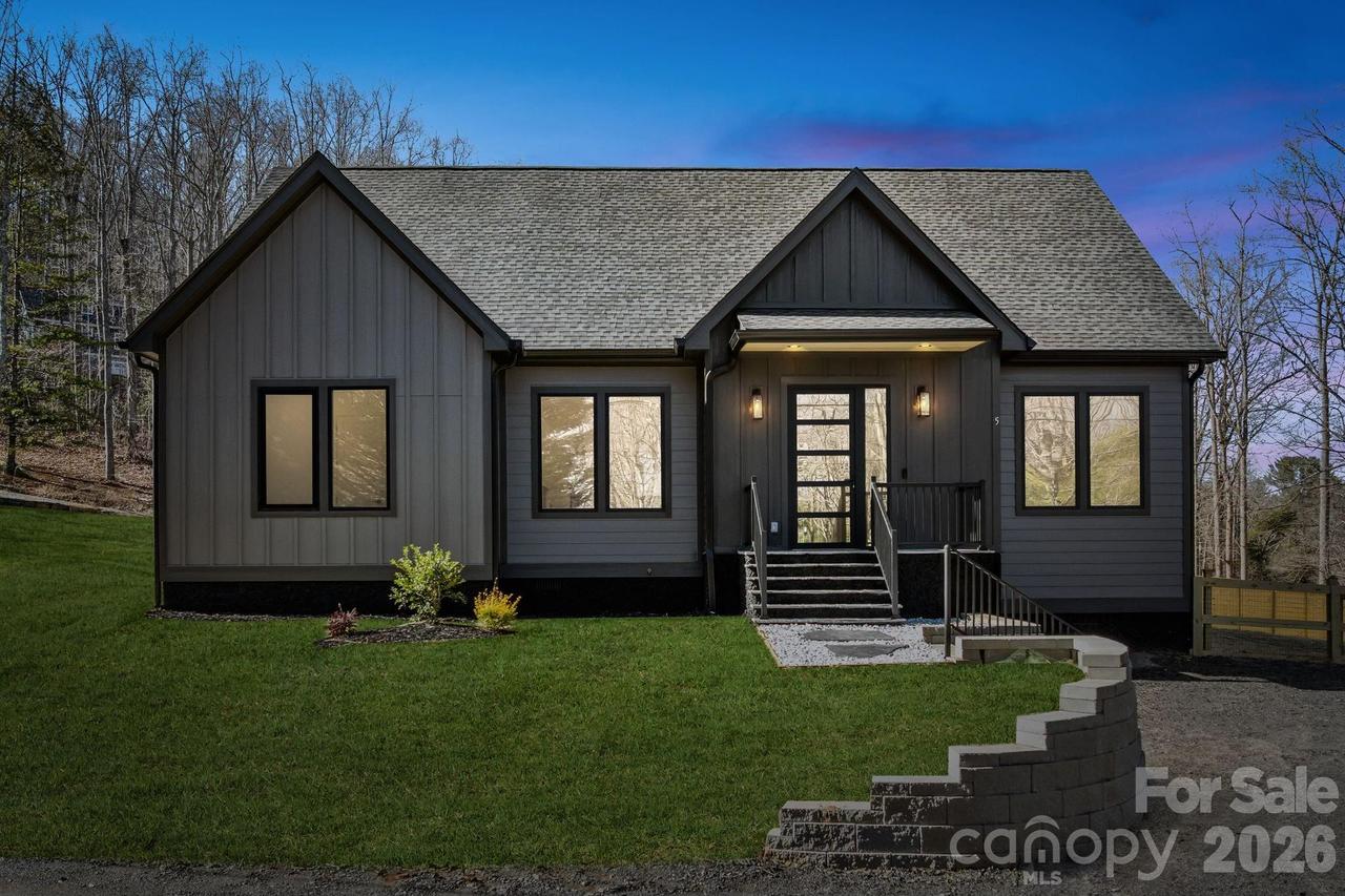 5 Trevs Way, Fletcher, NC 28732