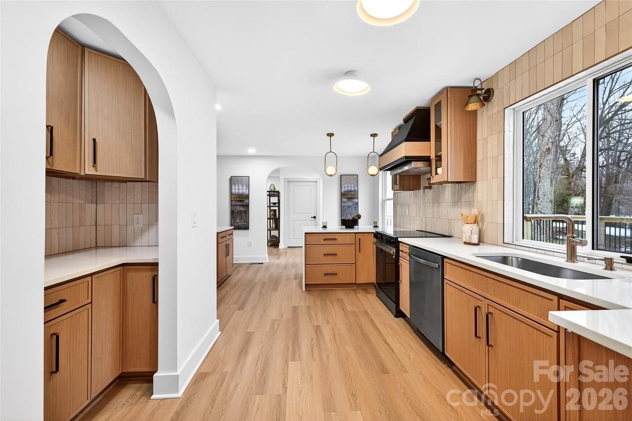 2011 E Barden Rd., Charlotte, NC 28226