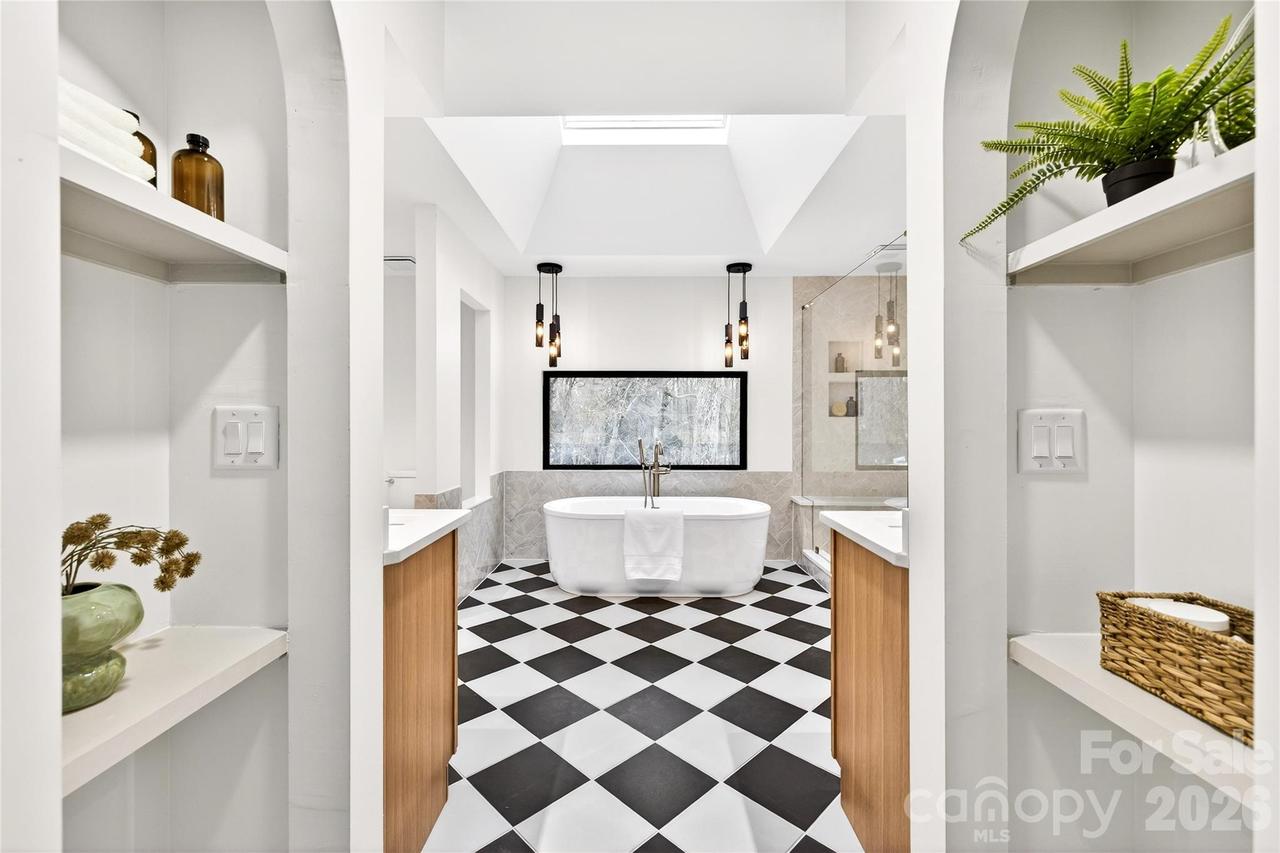 2011 E Barden Rd., Charlotte, NC 28226