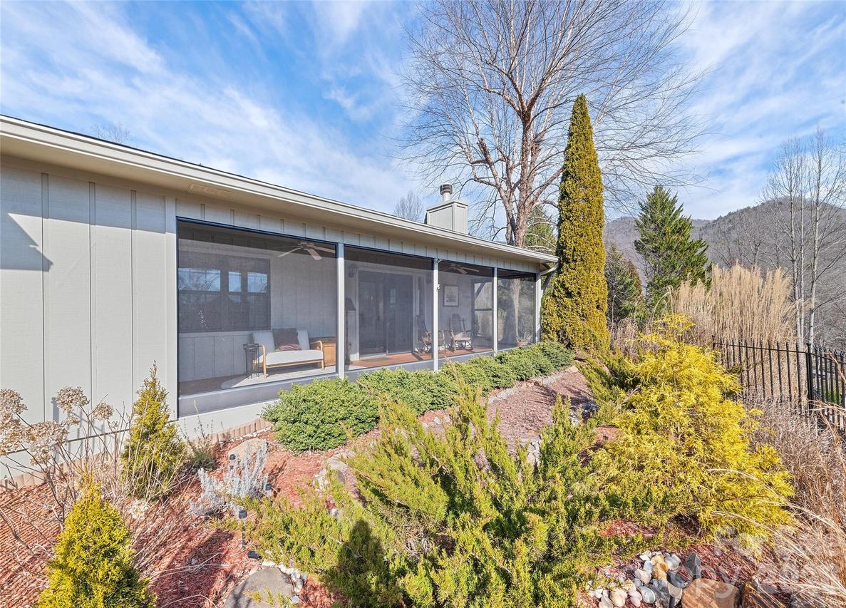 12 Willow View Dr., Franklin, NC 28734