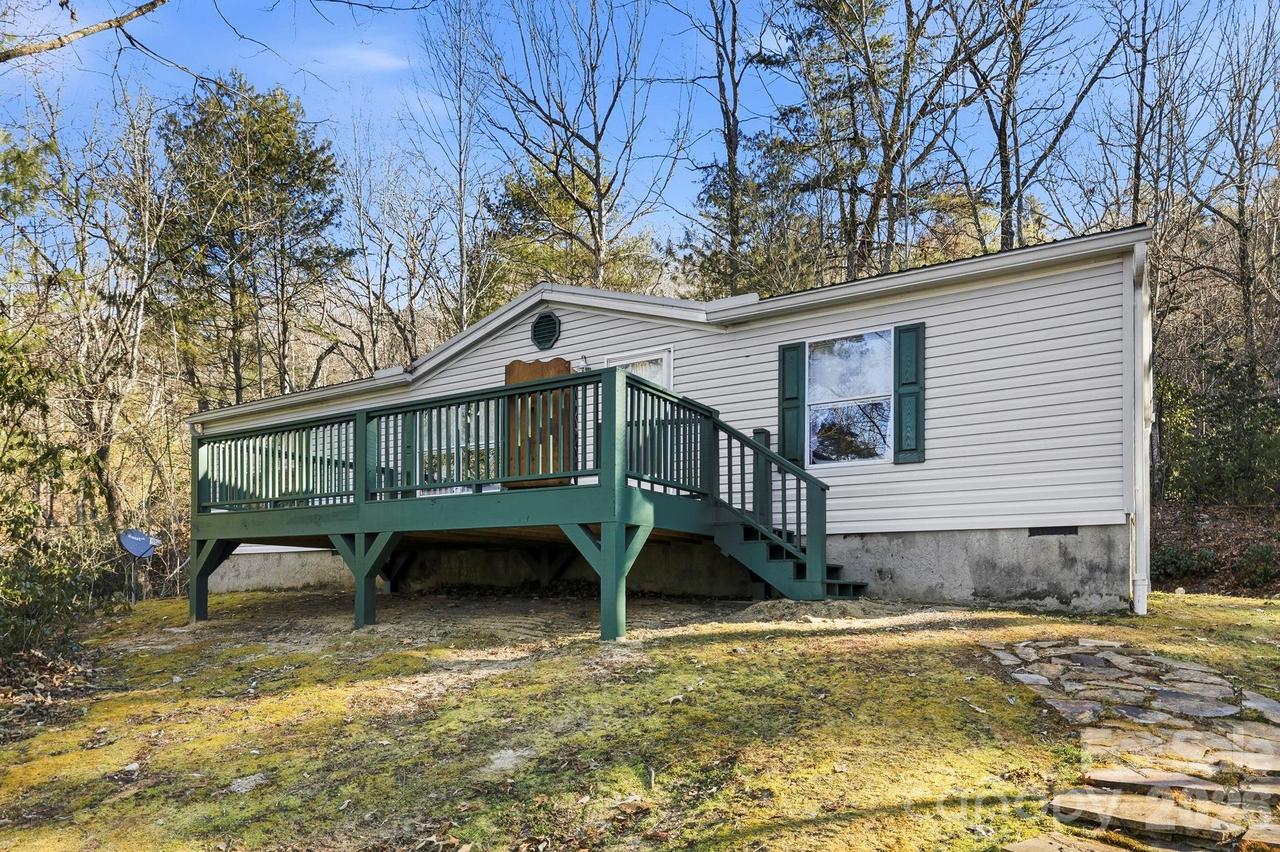 76 Gobblers Knob Rd., Penrose, NC 28766