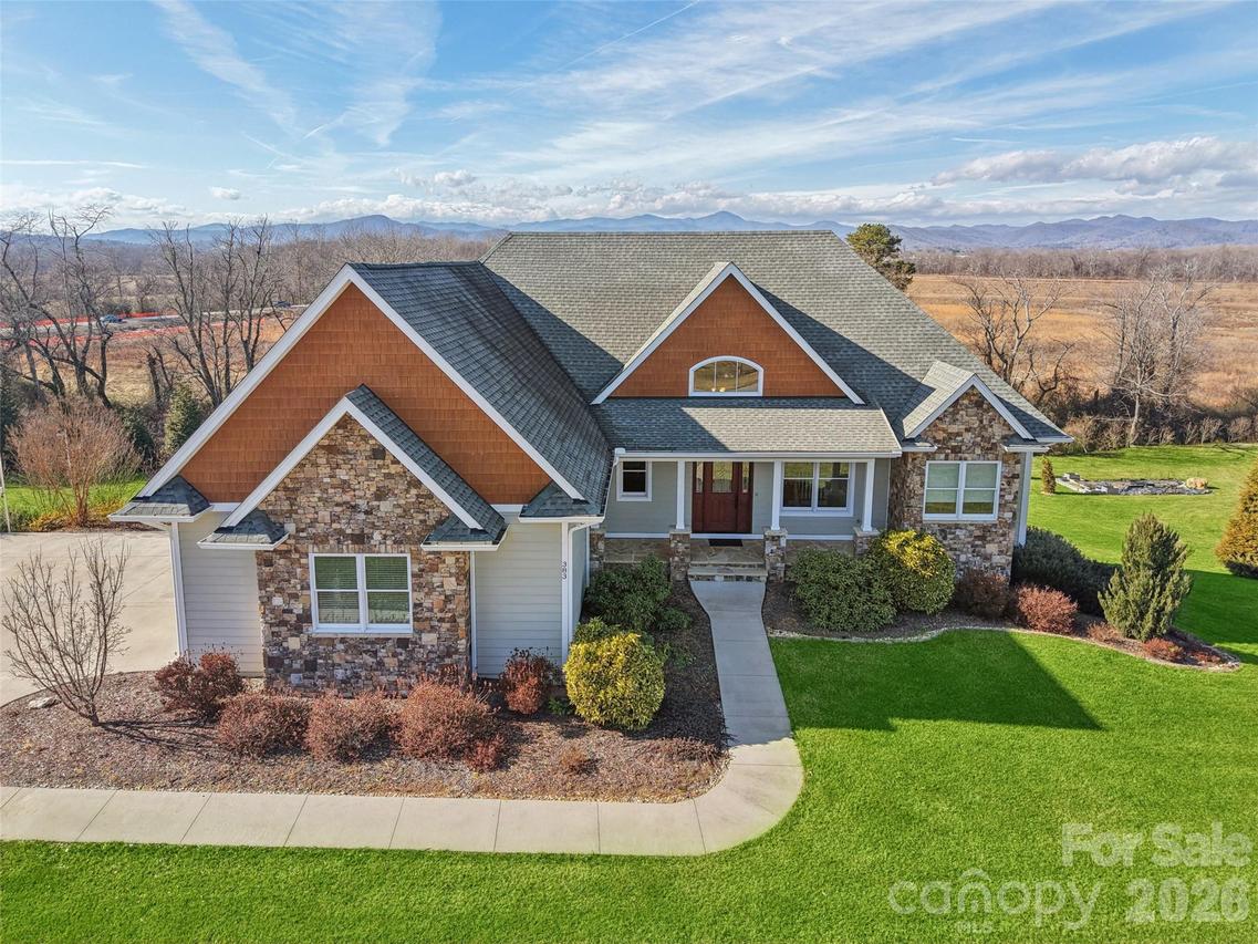 383 Ridgeview Hill Dr., Hendersonville, NC 28791