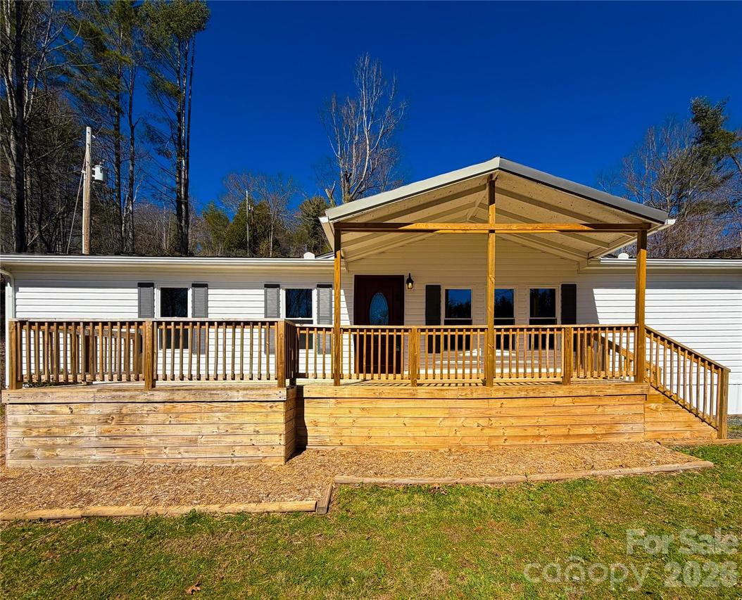 1050 Wyatt Town Rd., Burnsville, NC 28714