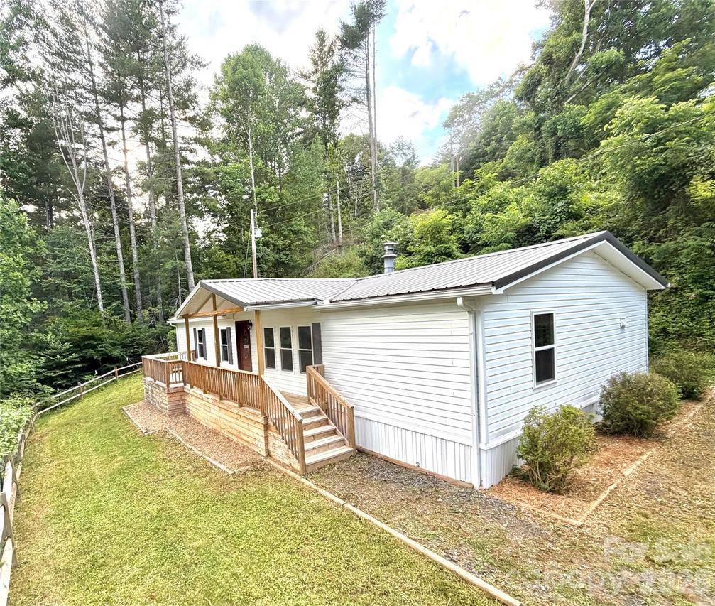 1050 Wyatt Town Rd., Burnsville, NC 28714