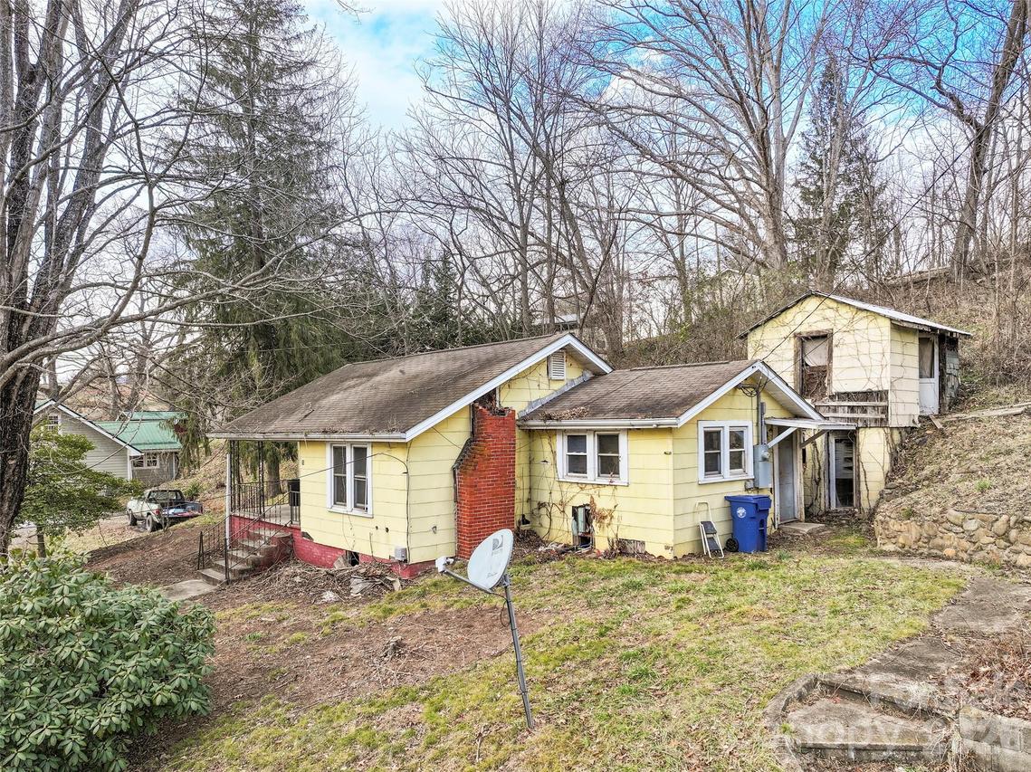 75 Travis St., Clyde, NC 28721