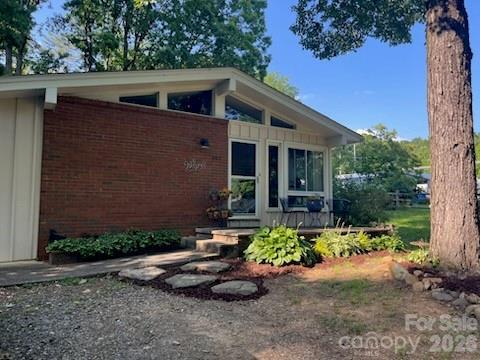 107 High St., Black Mountain, NC 28711