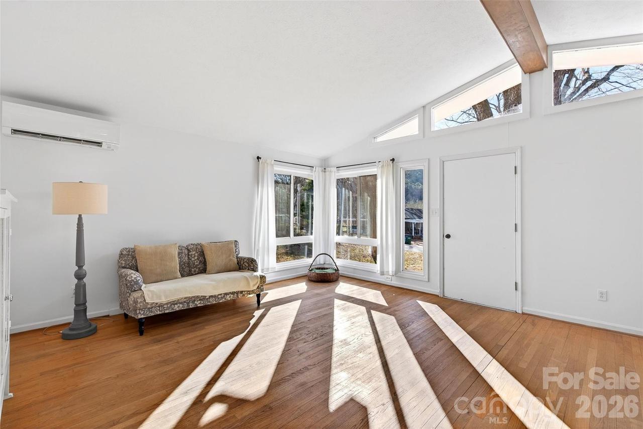 107 High St., Black Mountain, NC 28711