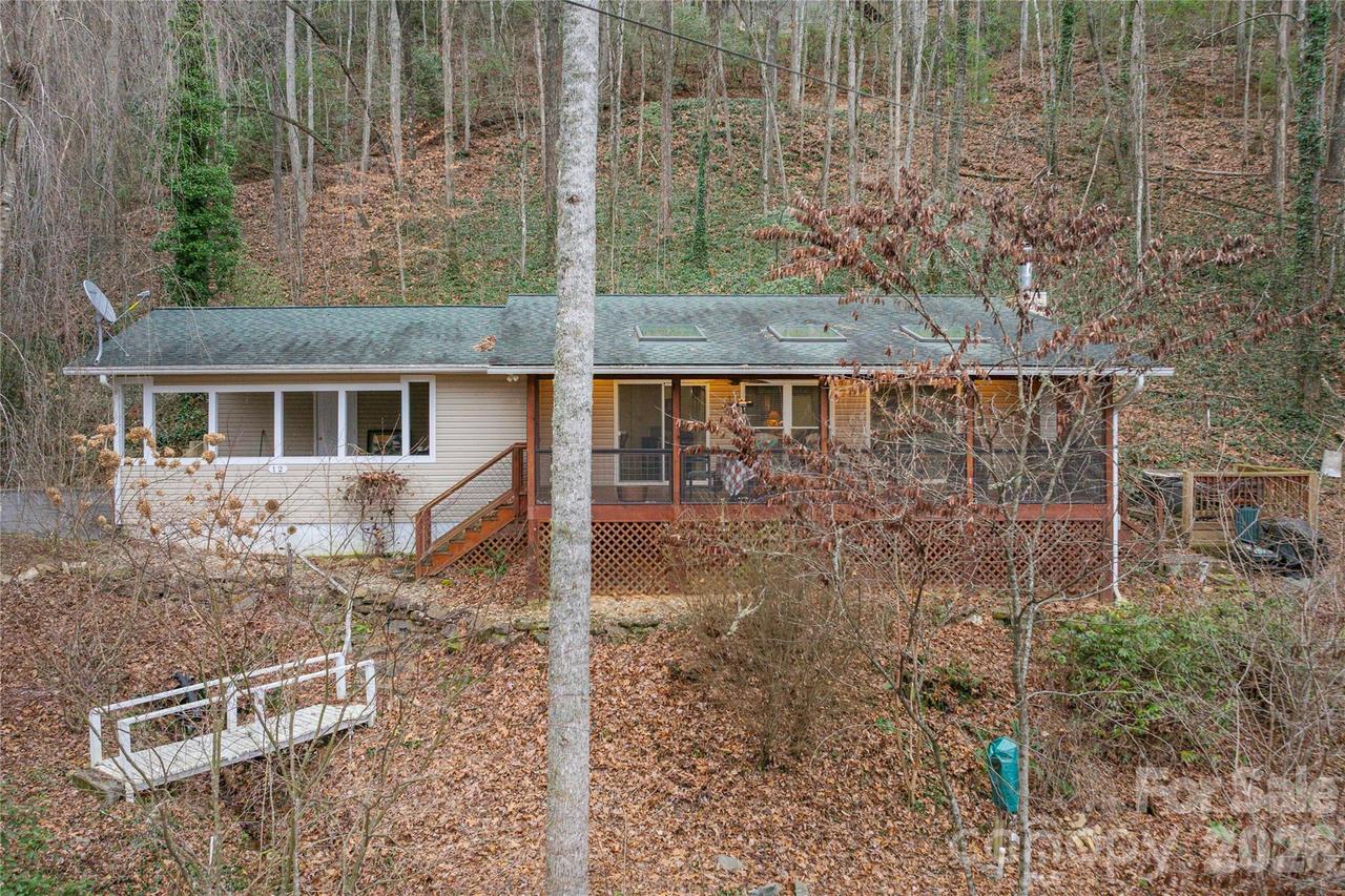 12 Bear Cove Ln., Bryson City, NC 28713
