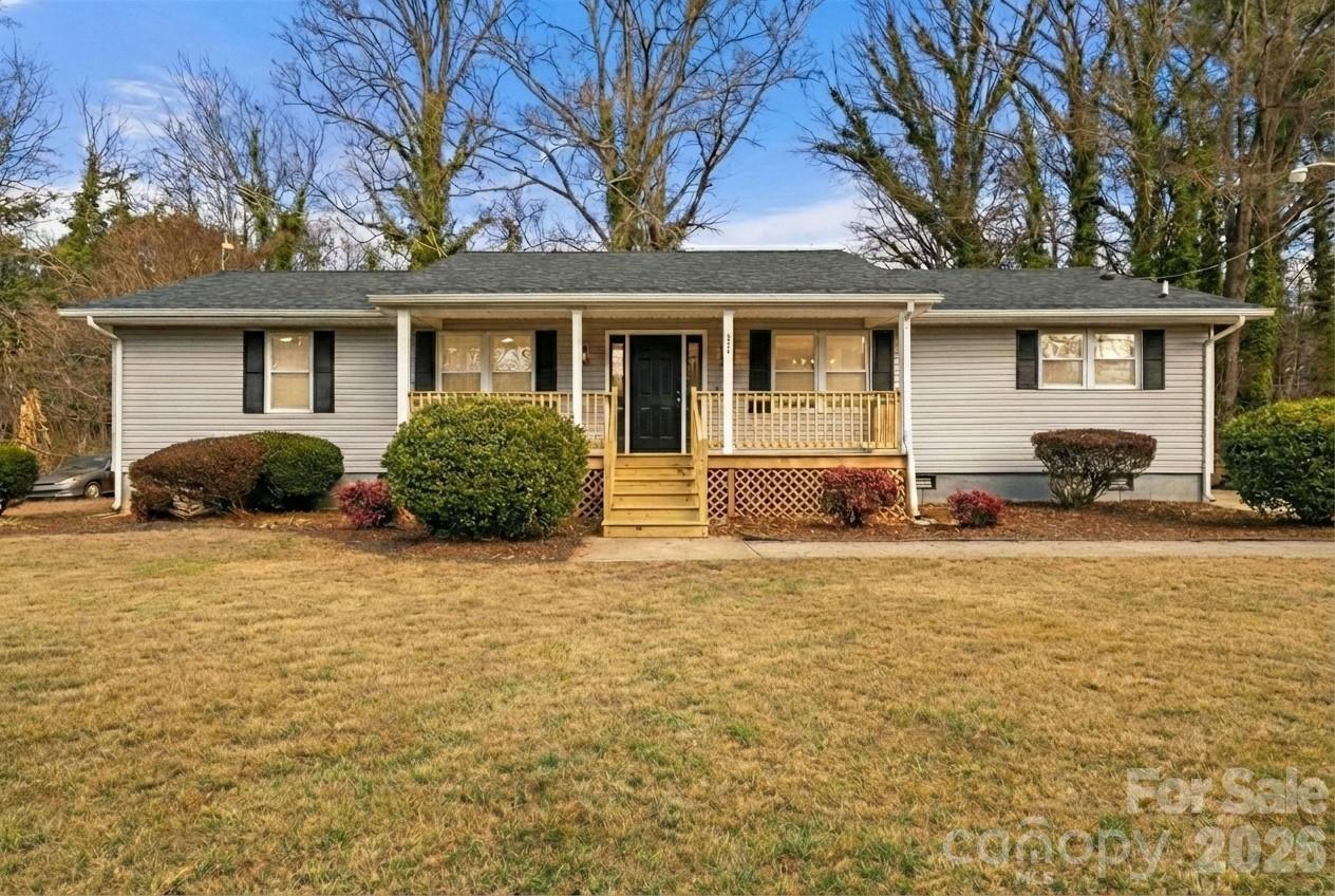 322 Holland Cir., Statesville, NC 28677
