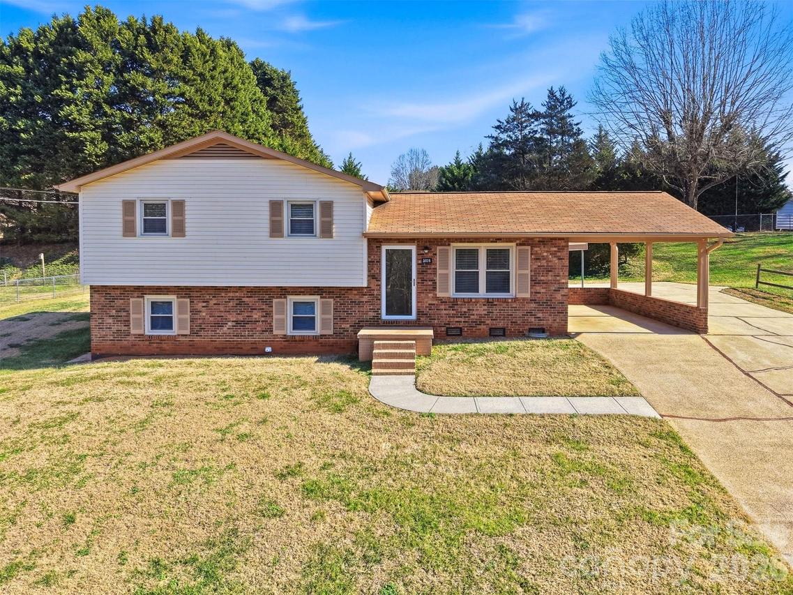 5026 W Piedmont Cir., Conover, NC 28613