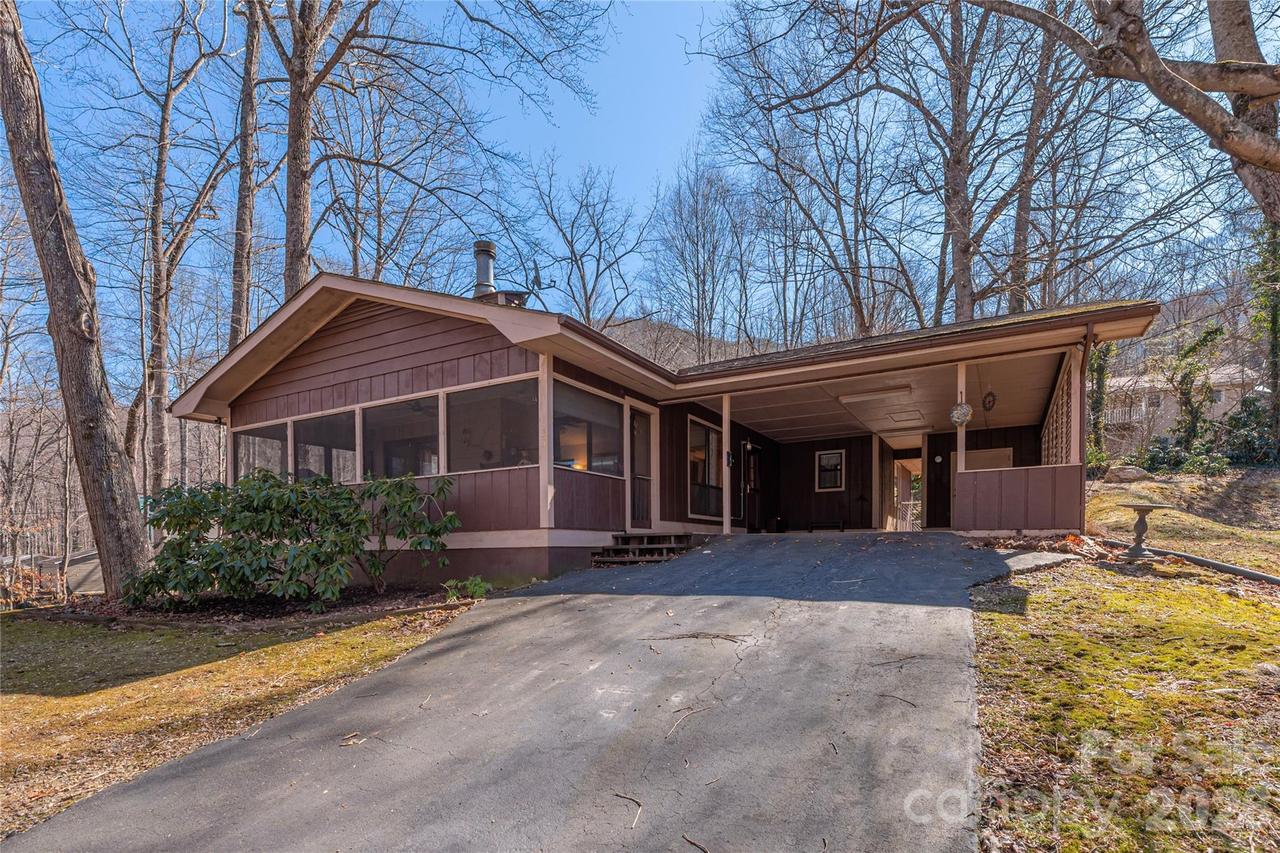 33 Ash Dr., Maggie Valley, NC 28751