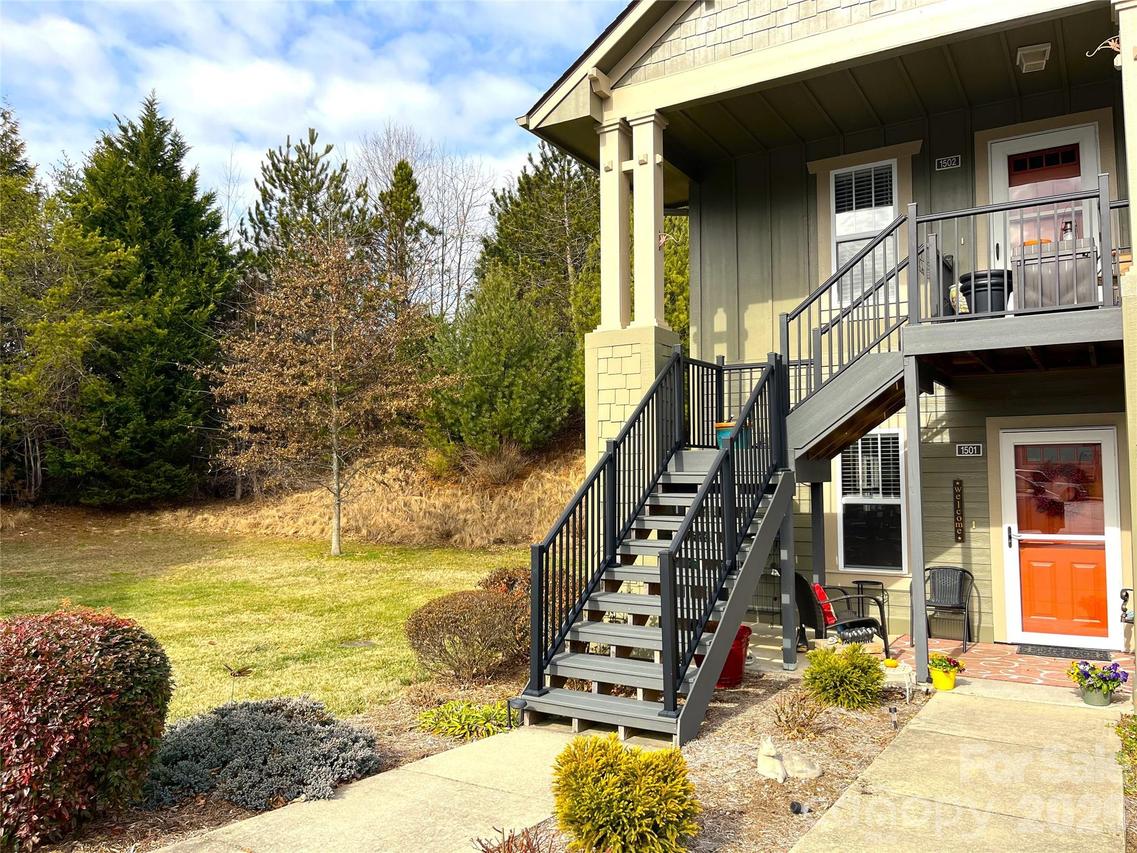 1501 Deermouse Way, Hendersonville, NC 28792