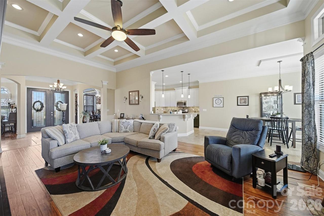 1743 Whitewater Ct., Hickory, NC 28602