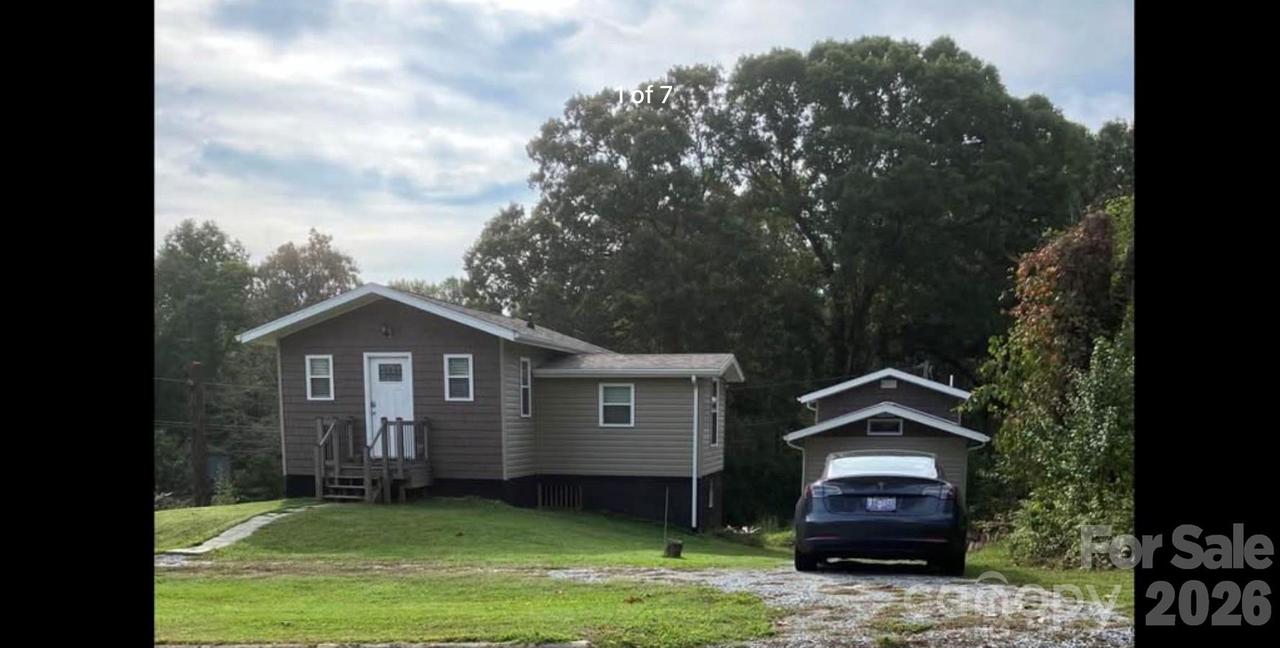 2 Oak St., Granite Falls, NC 28630