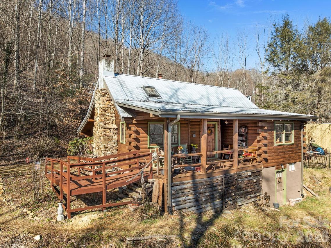 55 Comet Ln., Waynesville, NC 28785