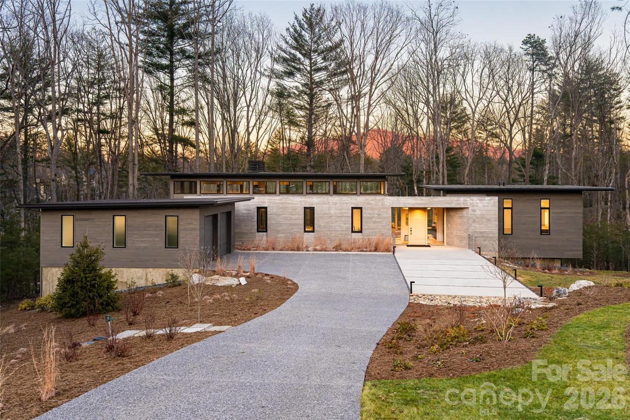 221 Fern Grove Ct., Asheville, NC 28803