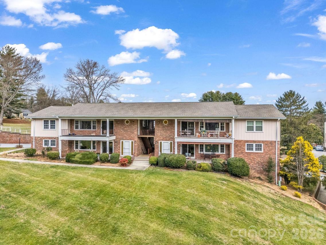410 Golf View Condo Ln. #2A, Hendersonville, NC 28739