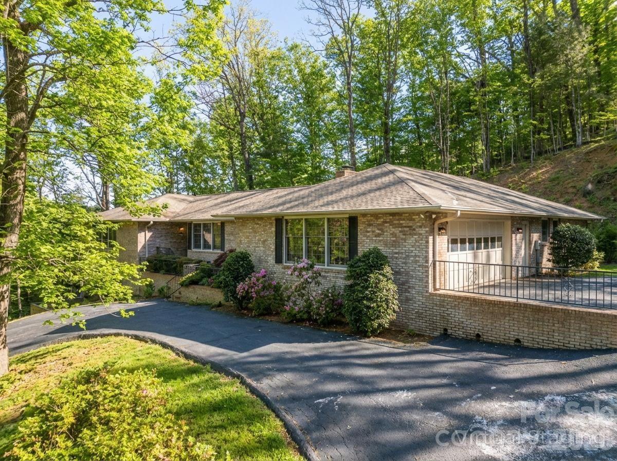 310 Claremont Dr., Flat Rock, NC 28731