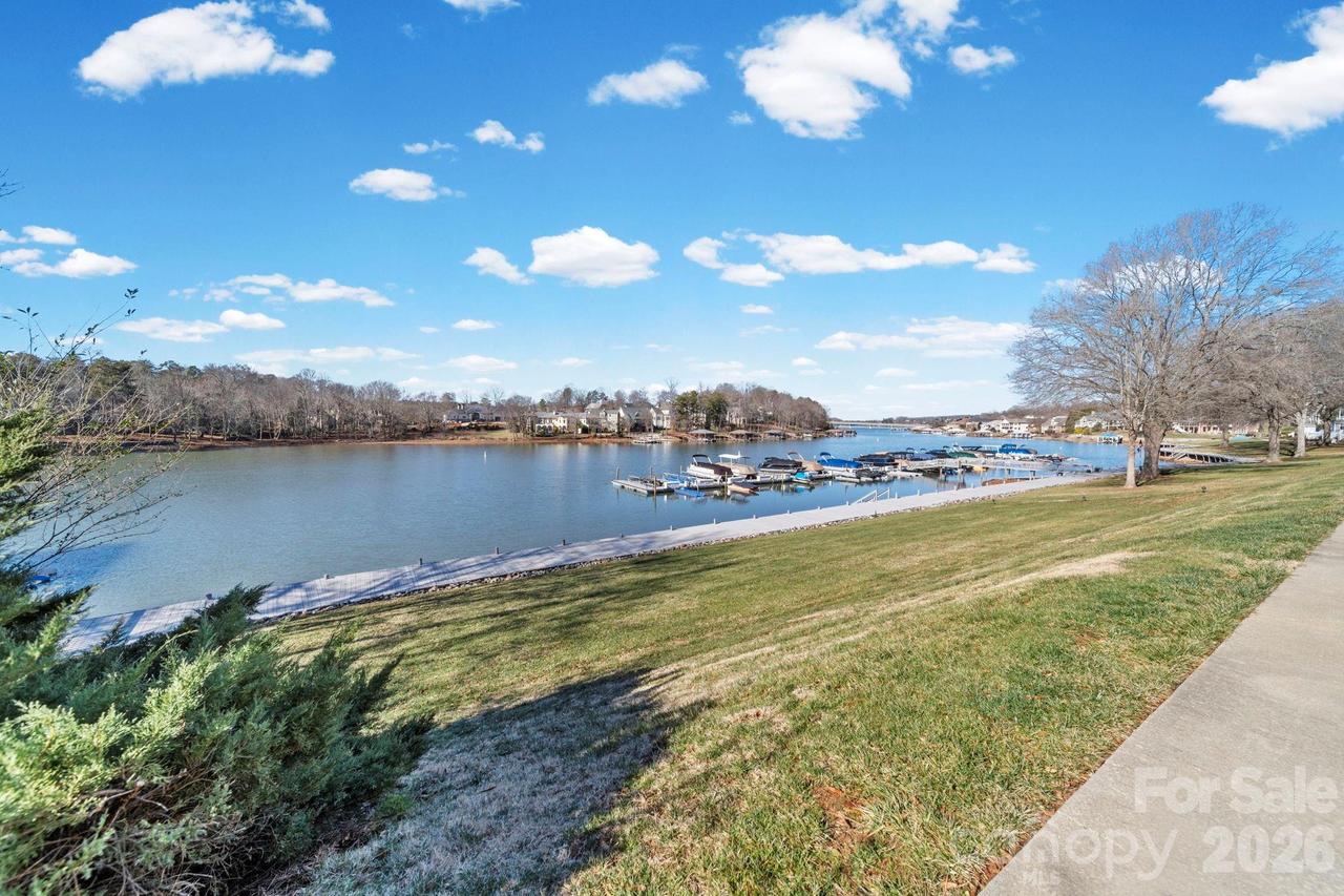 529 Catspaw Rd., Statesville, NC 28677