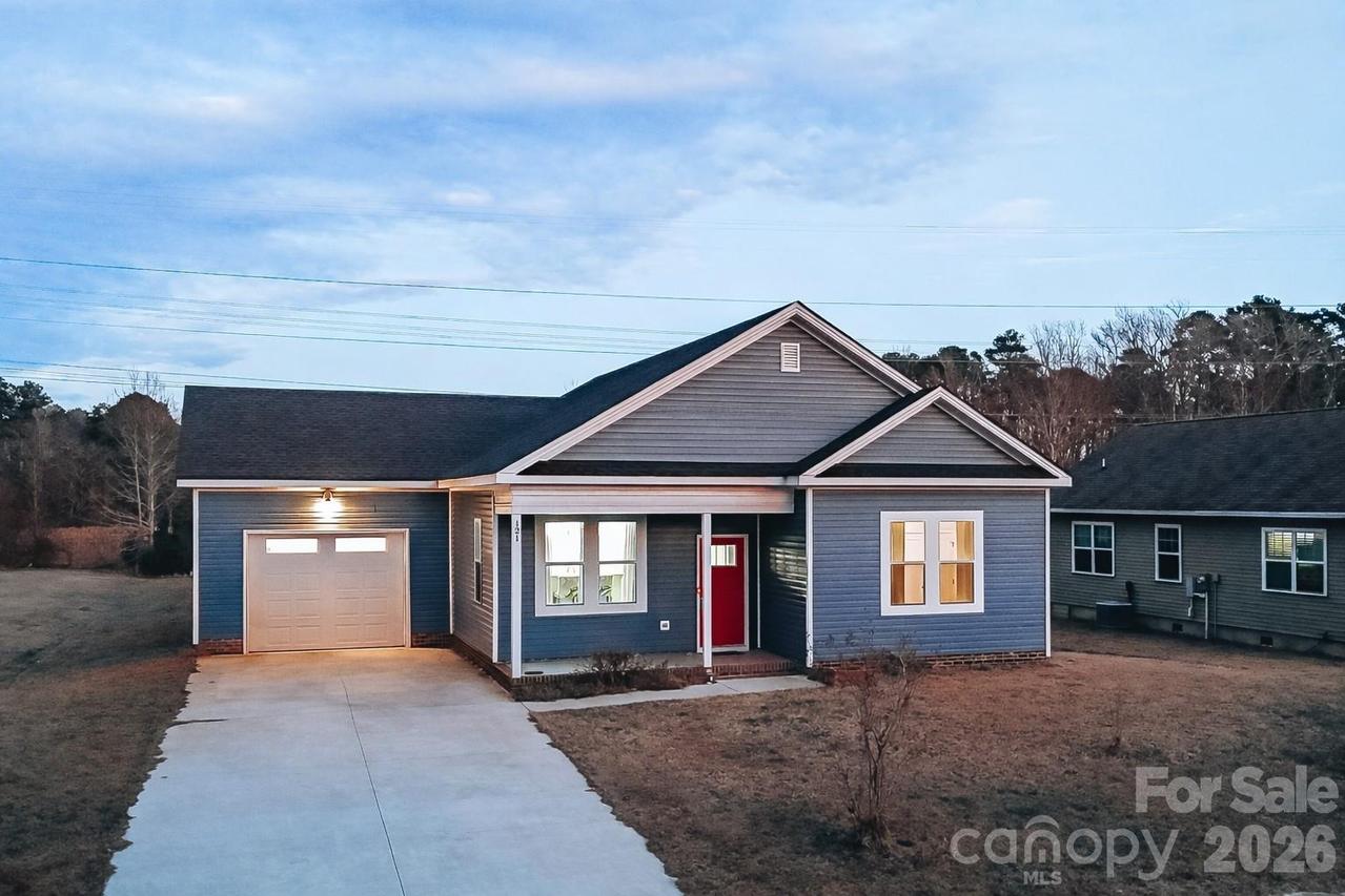 121 Meadow Ridge Ln., Coinjock, NC 27923