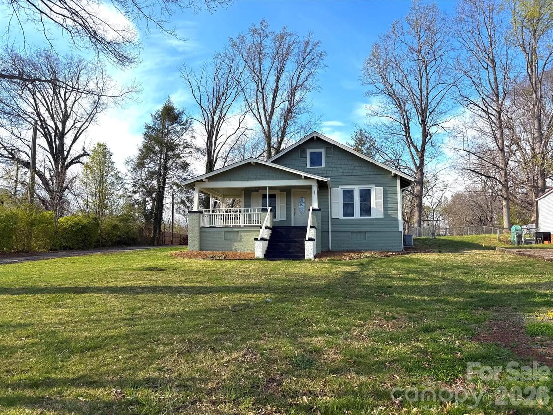 112 Myrtle St., Morganton, NC 28655