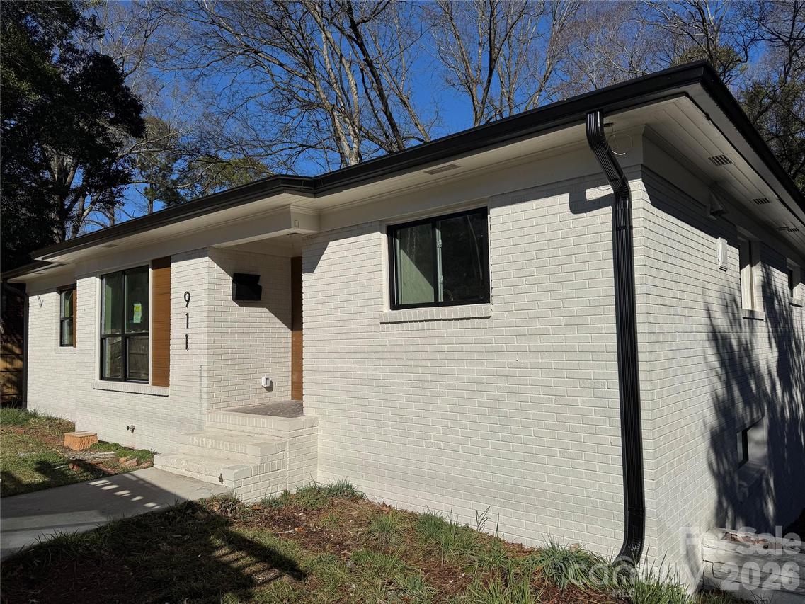 911 E Woodlawn Rd., Charlotte, NC 28209